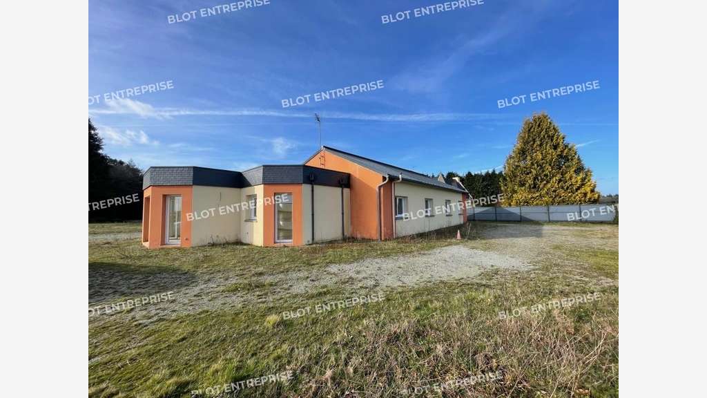 A vendre bureaux avec stockage 218m²  à Languidic
