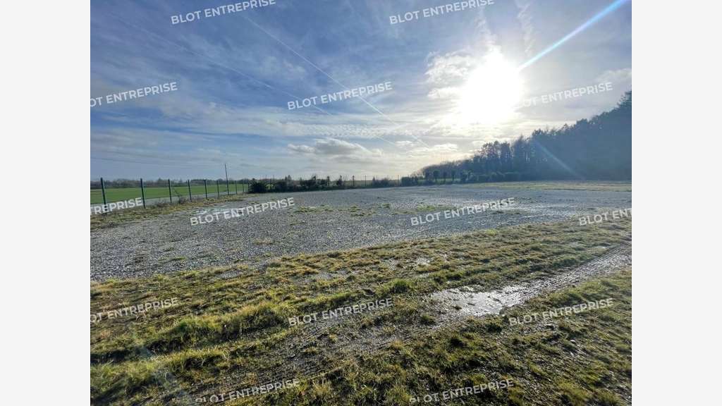 A vendre bureaux avec stockage 218m²  à Languidic