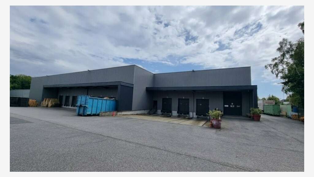 Local d'activité récent 2600m² à vendre Languidic