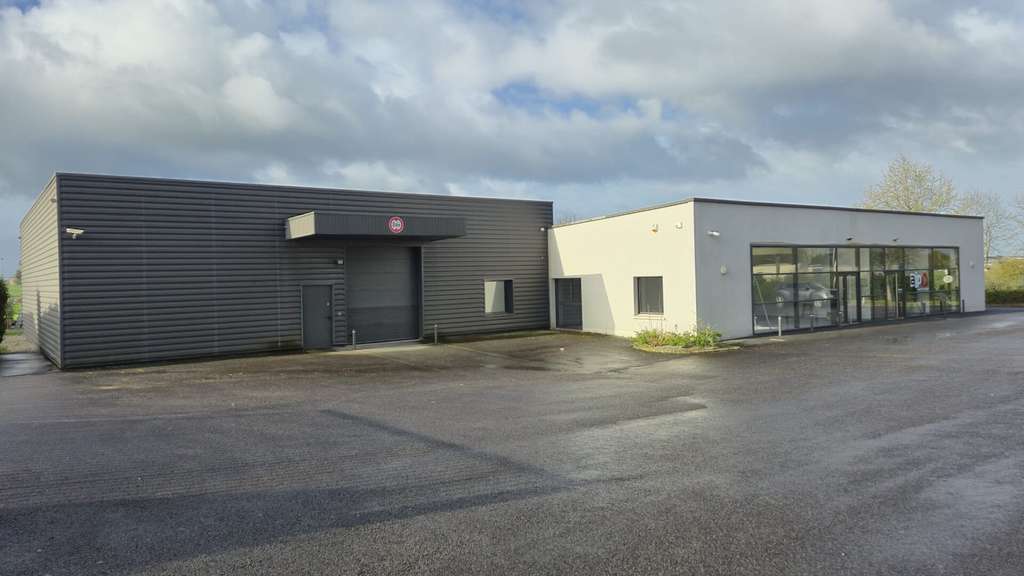 SPÉCIAL INVESTISSEUR local d'activité loué à Laval