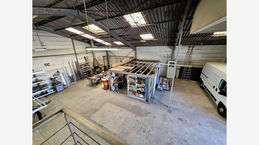 AV local artisanal équipé de 294m² Île d'Oléron