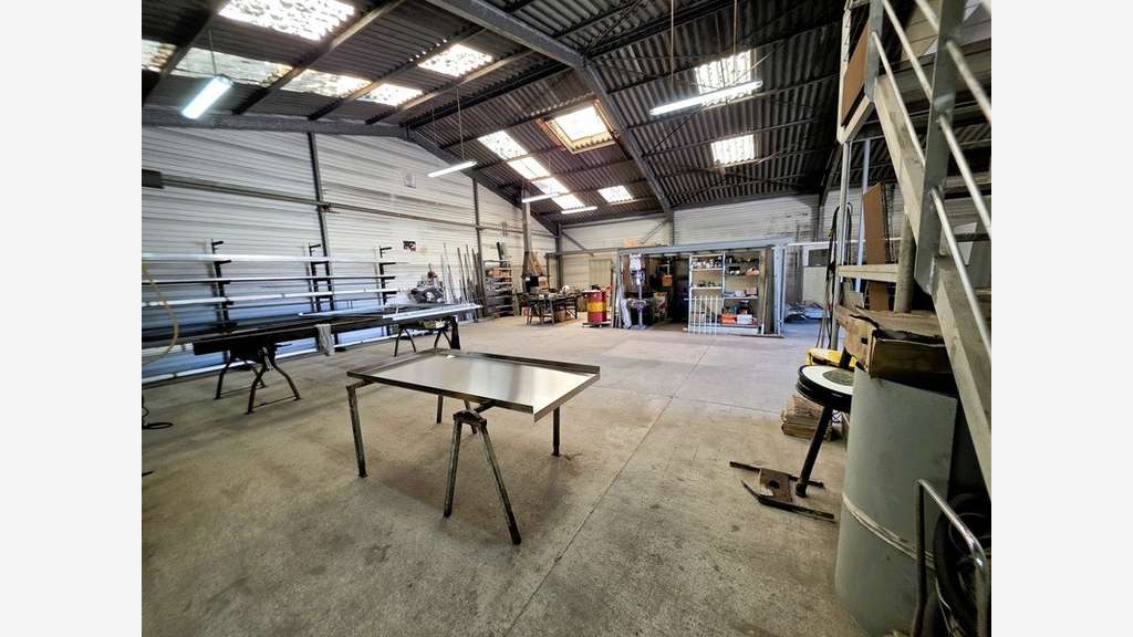AV local artisanal équipé de 294m² Île d'Oléron