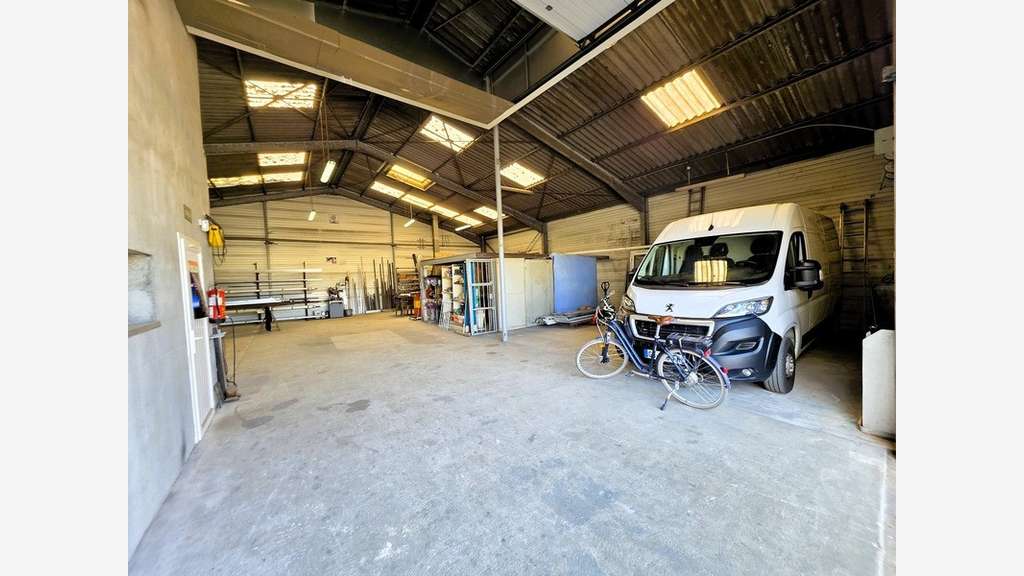 AV local artisanal équipé de 294m² Île d'Oléron