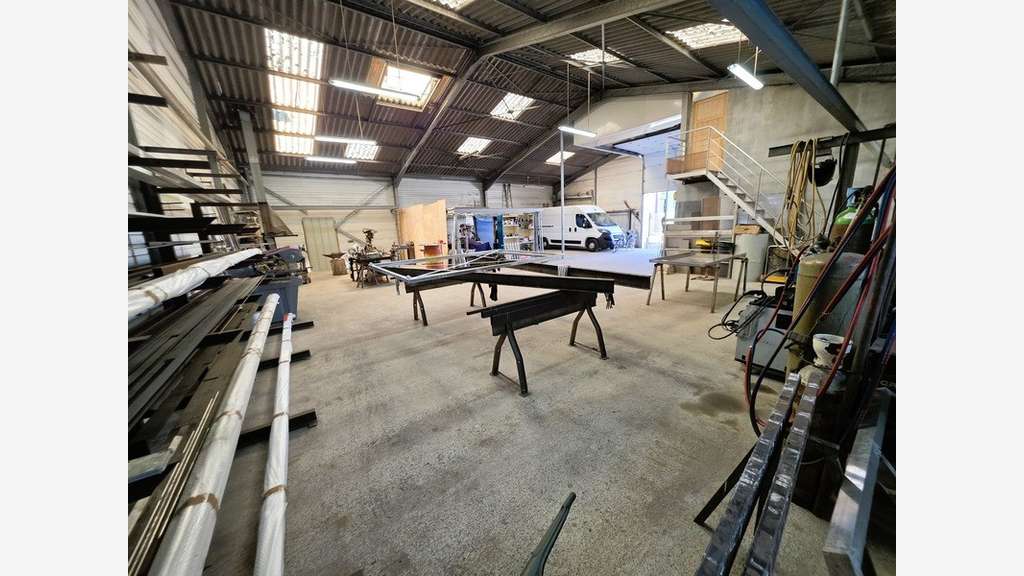 AV local artisanal équipé de 294m² Île d'Oléron