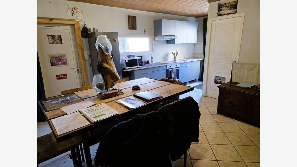 AV local artisanal équipé de 294m² Île d'Oléron