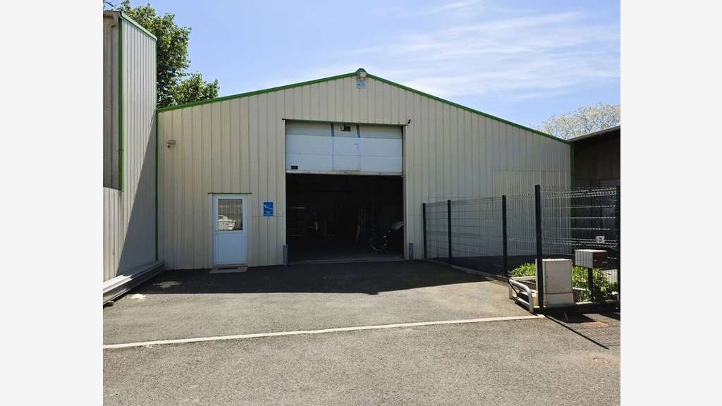 AV local artisanal équipé de 294m² Île d'Oléron