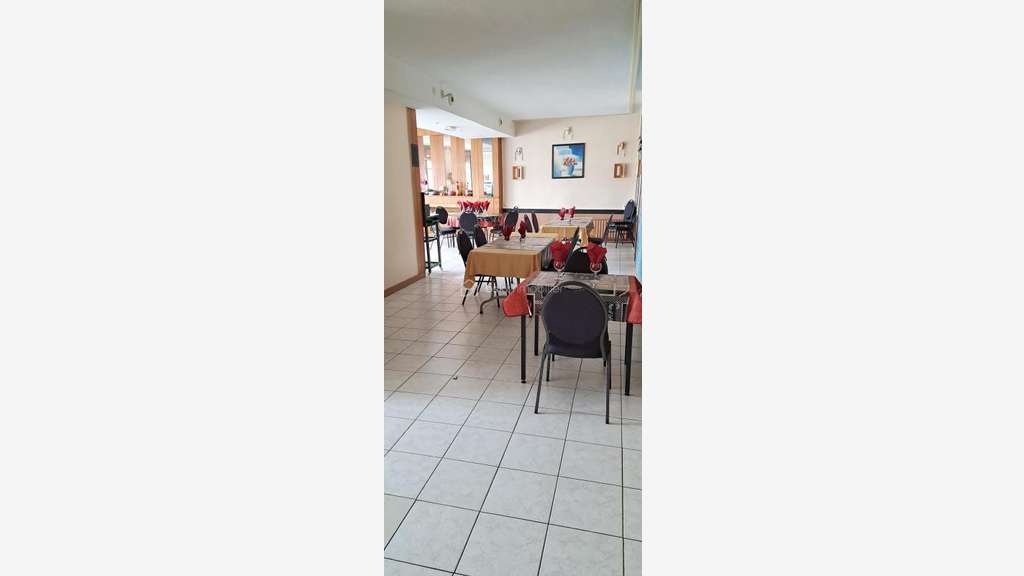 Local d'activité de 650 m2 à Le Lude