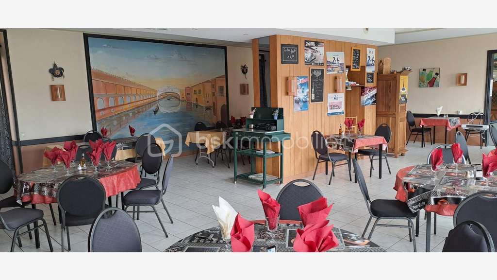 Local d'activité de 650 m2 à Le Lude
