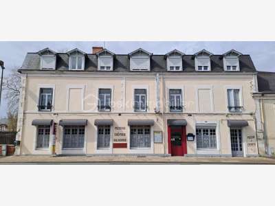 Local d'activité de 650 m2 à Le Lude