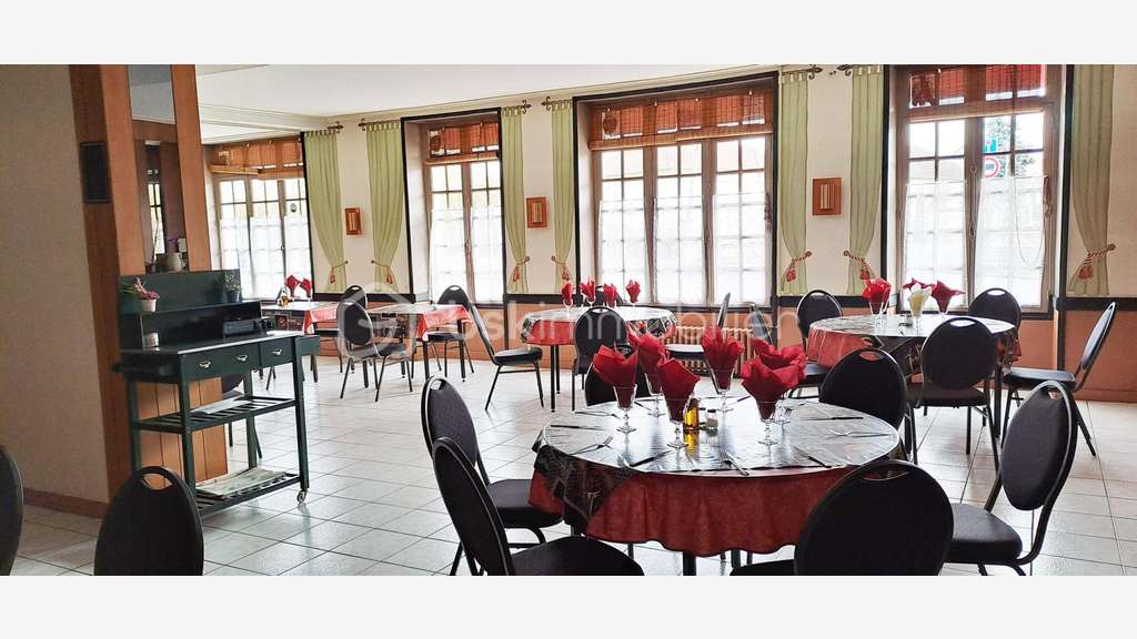 Local d'activité de 650 m2 à Le Lude