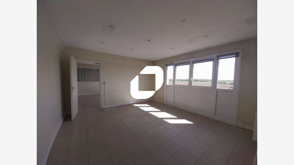 Vente Local d'activité 521m² Le mesnil saint denis