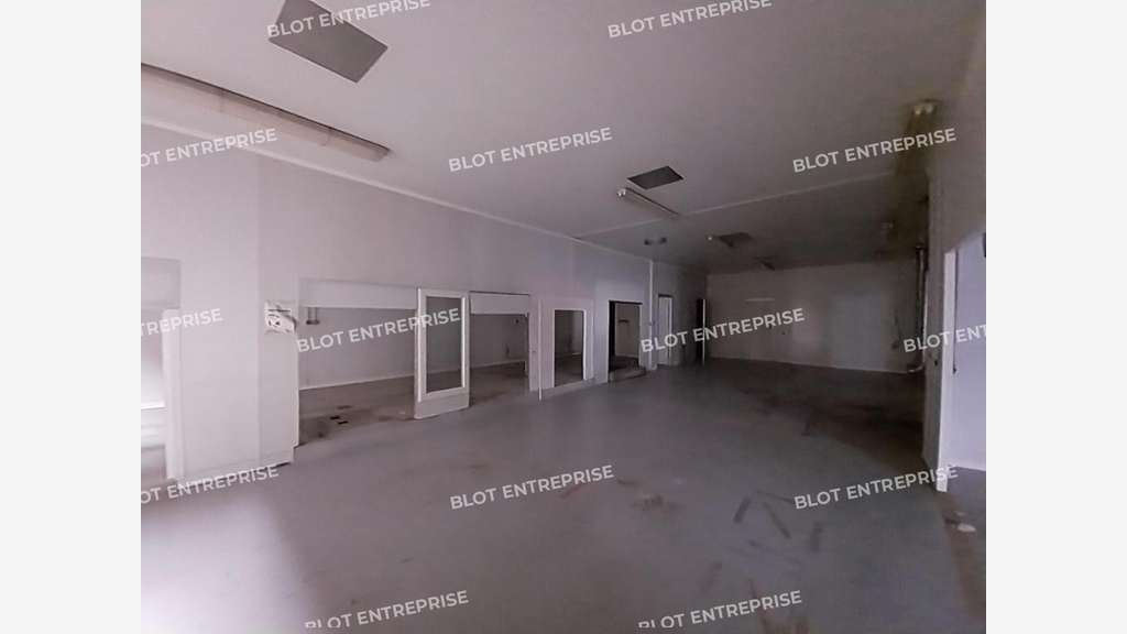 A vendre à louer local d'activités 380m² Le Sourn