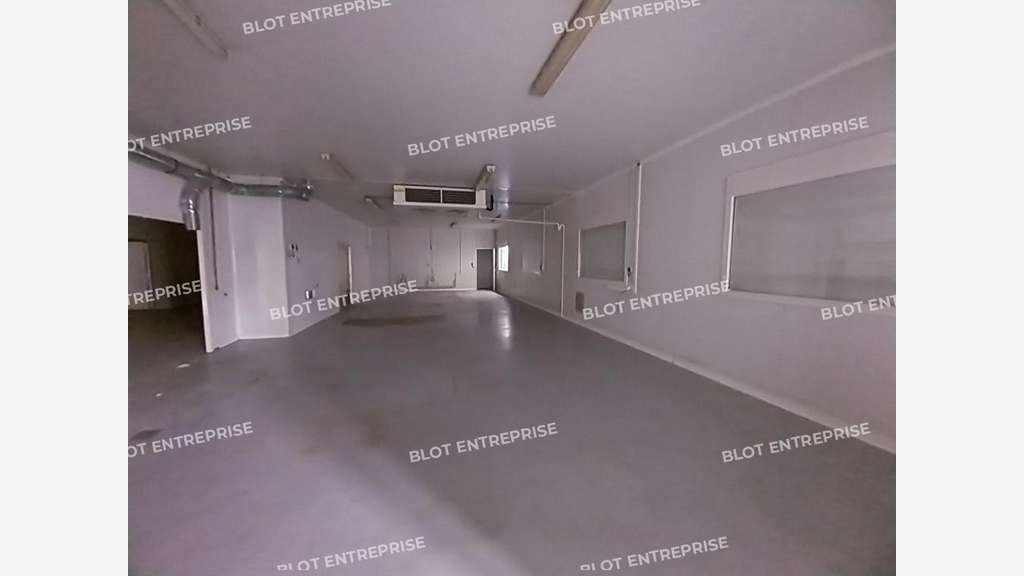 A vendre à louer local d'activités 380m² Le Sourn