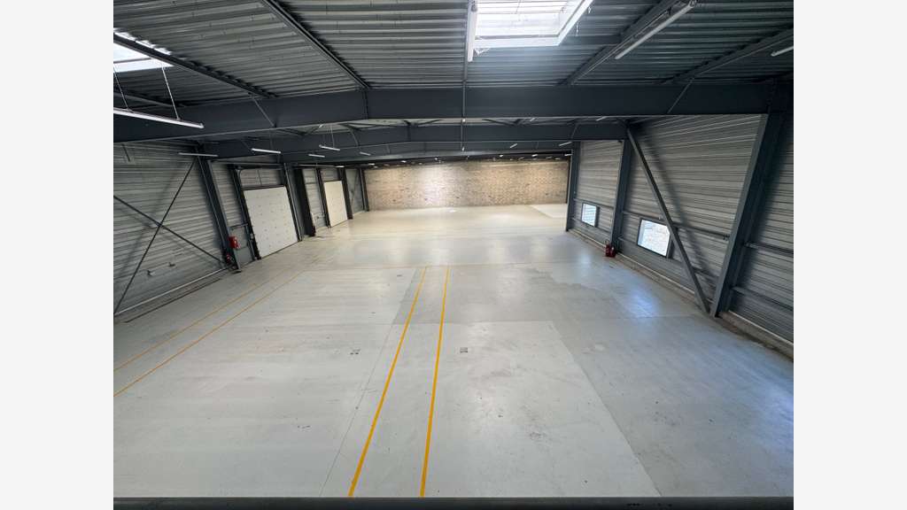 AV ensemble industriel de 1 701m² Les Sorinières