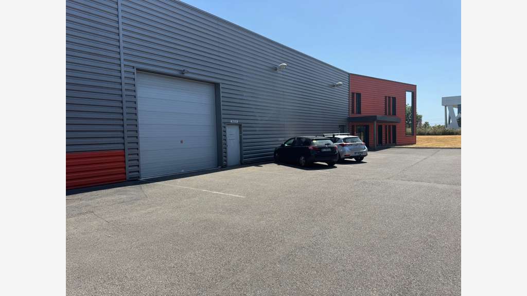 AV ensemble industriel de 1 701m² Les Sorinières