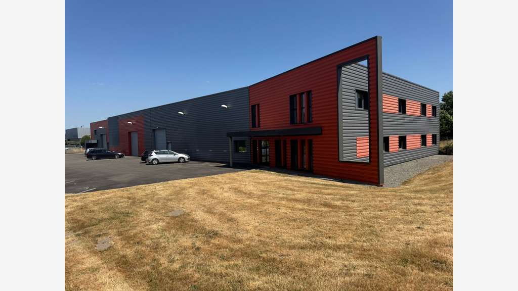 AV ensemble industriel de 1 701m² Les Sorinières