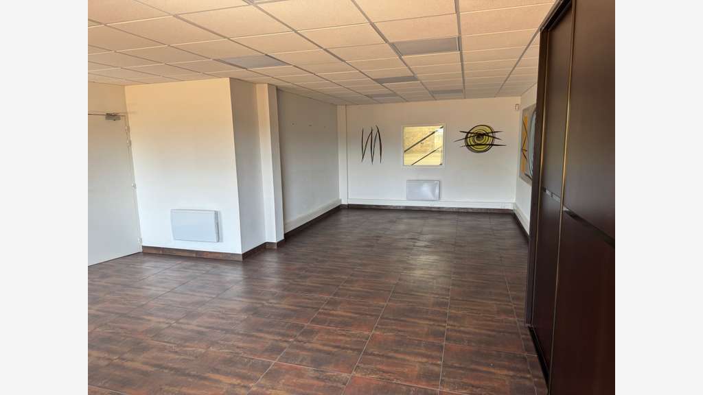 AV ensemble industriel de 1 701m² Les Sorinières