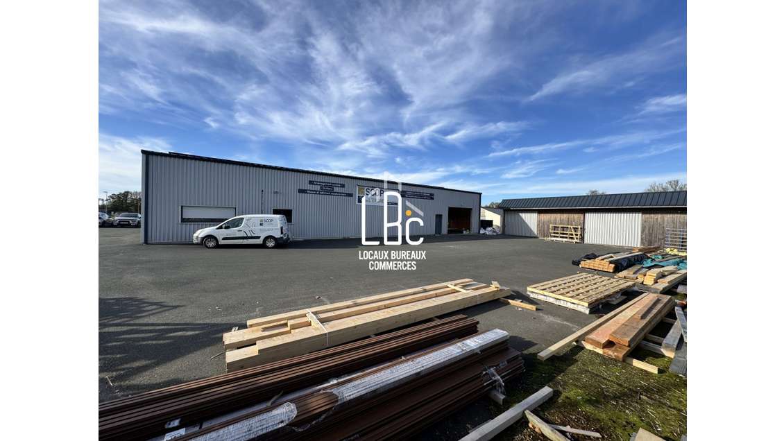 A vendre local d'activité 472m² Les Touches 
