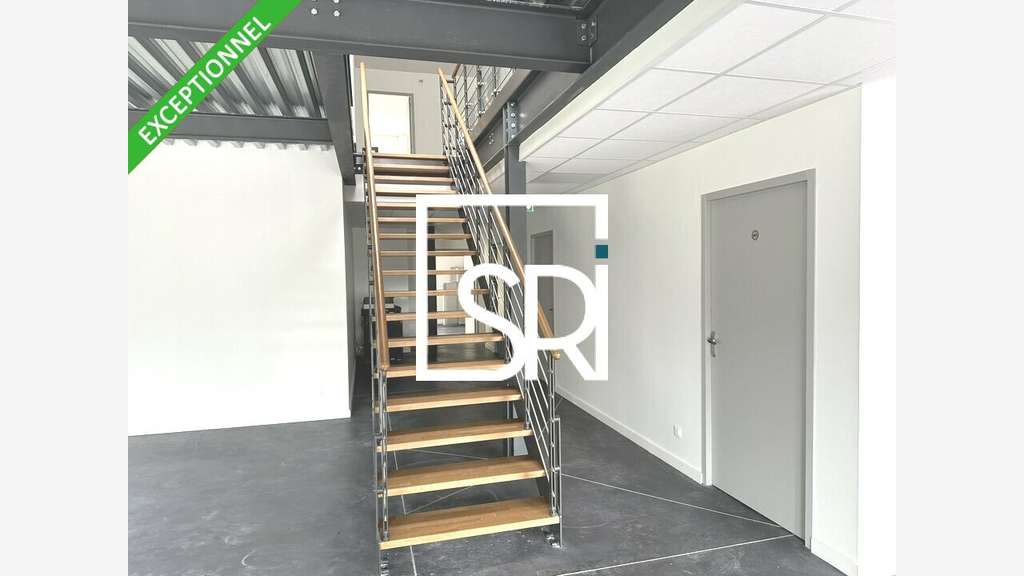 Local d'activité 695m² à vendre à Lezoux