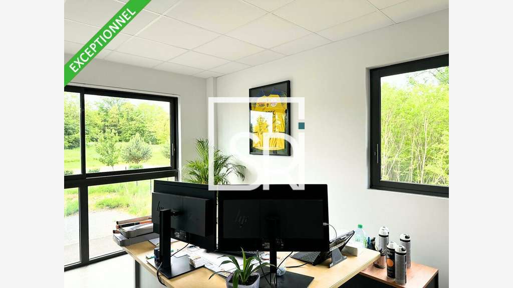 Local d'activité 695m² à vendre à Lezoux
