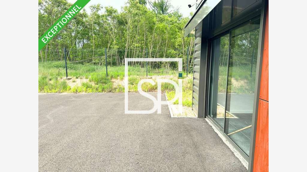 Local d'activité 695m² à vendre à Lezoux