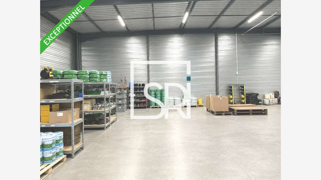 Local d'activité 695m² à vendre à Lezoux