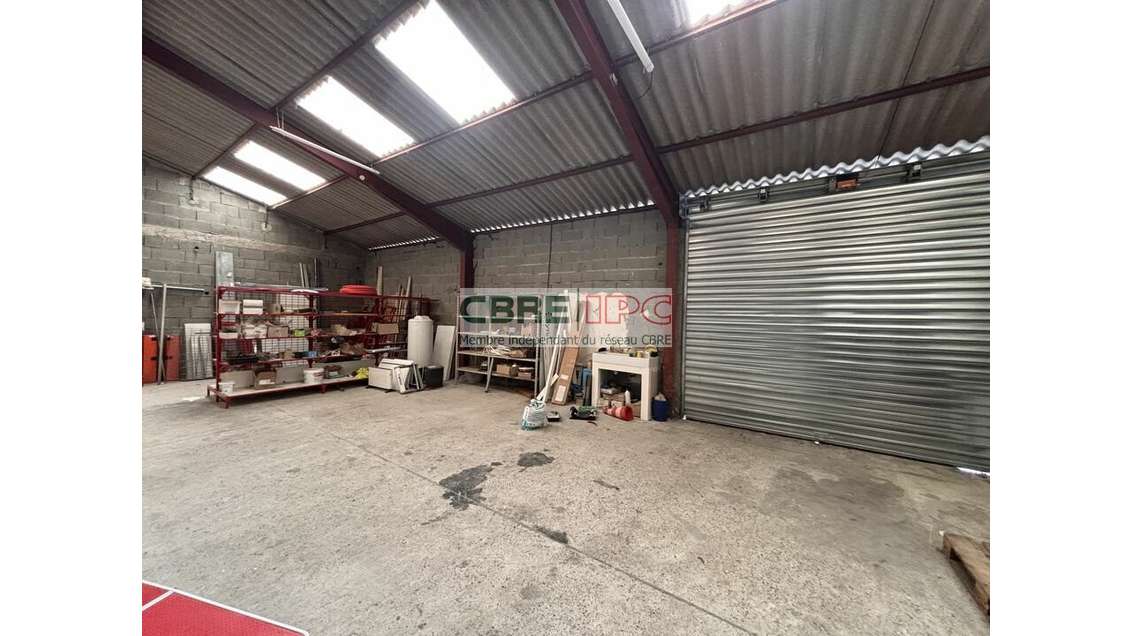 AV bâtiment d'activités 500m² avec bureaux à Lons