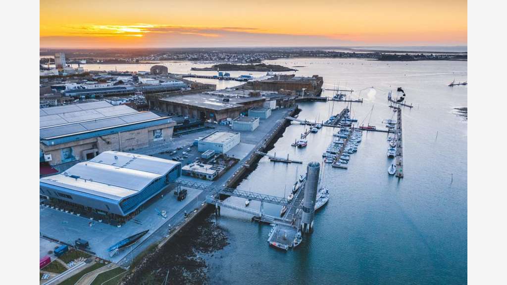 A vendre local d activité 1100m² à Lorient La Base