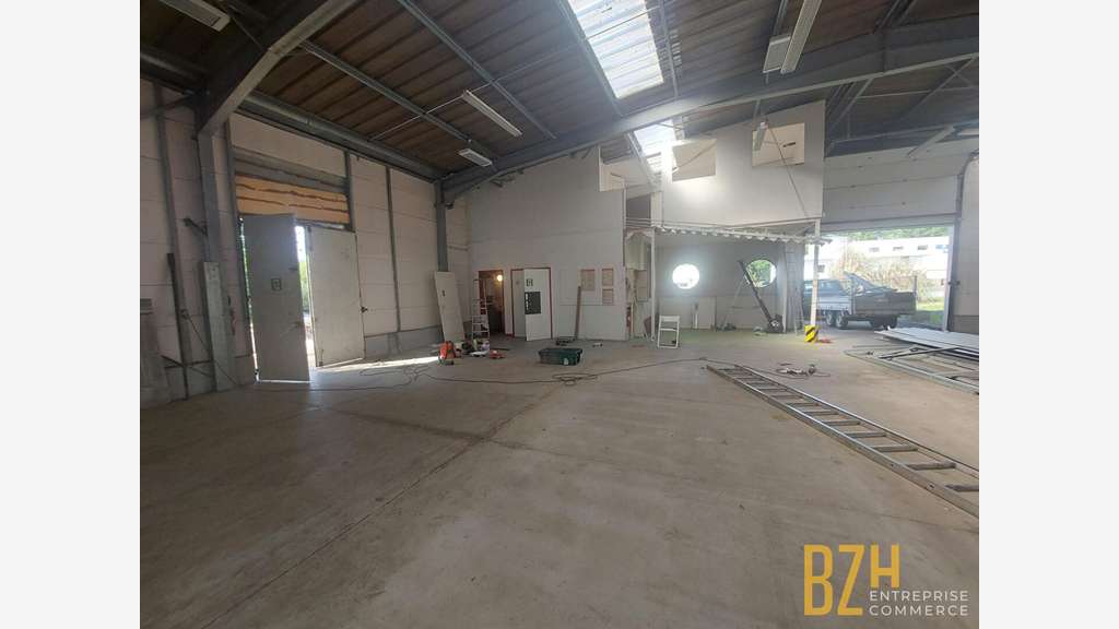 A vendre local d'activité secteur Lorient La Base