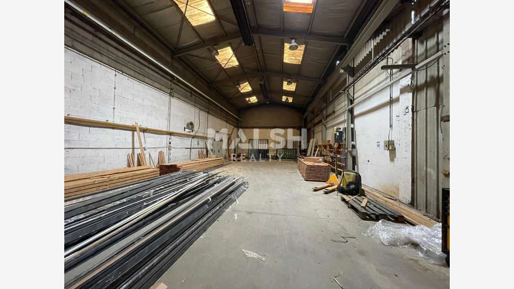 EXCLUSIVITÉ ! bâtiment d'activités à Loyettes 