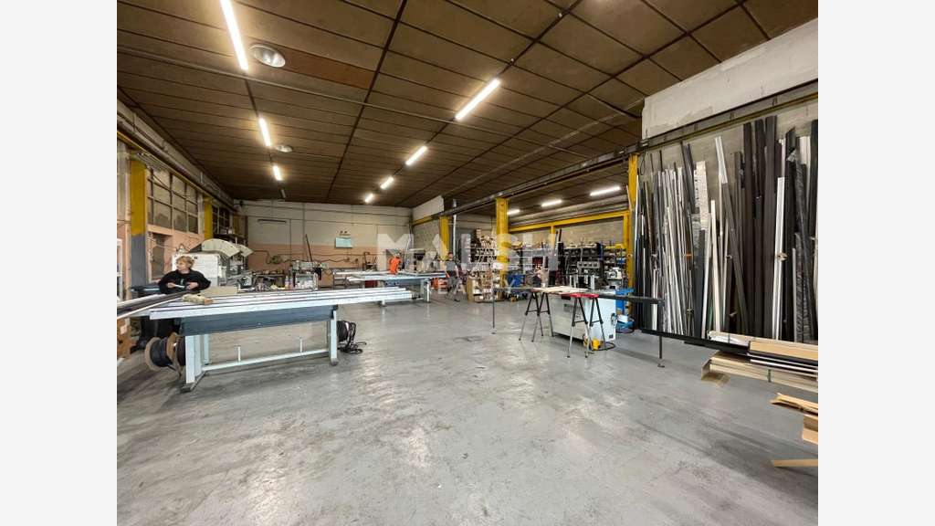 EXCLUSIVITÉ ! bâtiment d'activités à Loyettes 