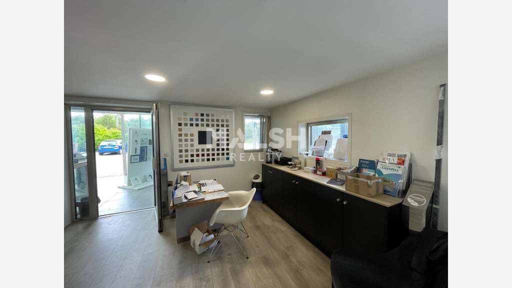 EXCLUSIVITÉ ! bâtiment d'activités à Loyettes 
