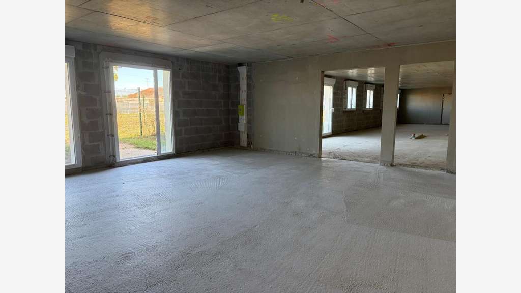 Local professionnel brut de béton 300m² à Luçon