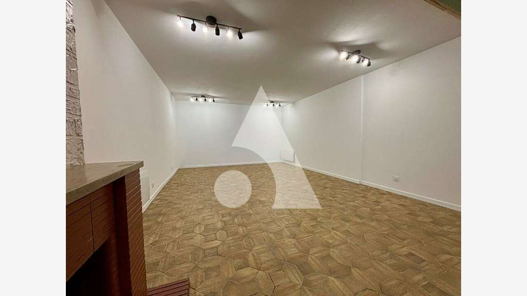 Vente local commercial 155m² à Lumbres centre