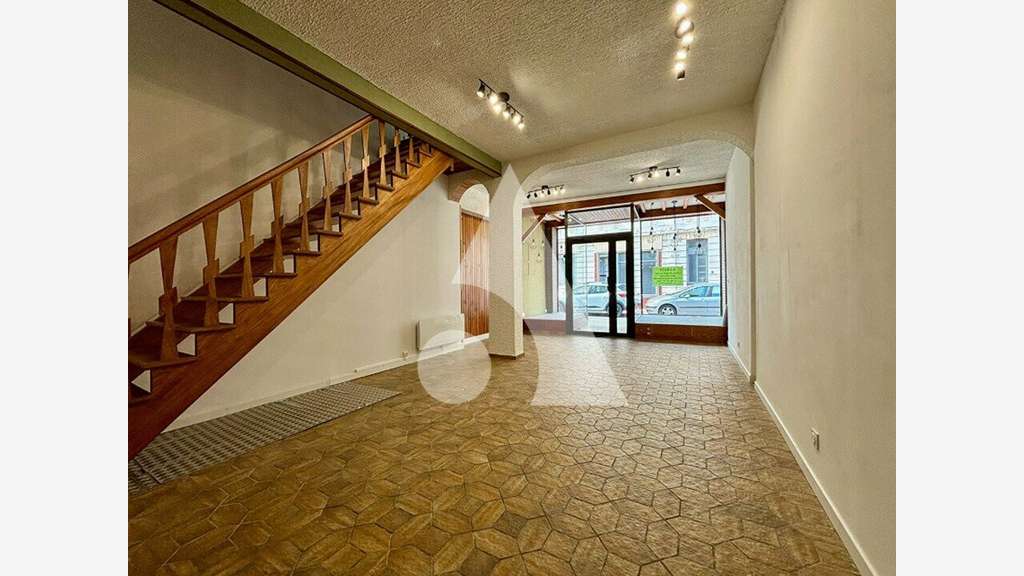 Vente local commercial 155m² à Lumbres centre