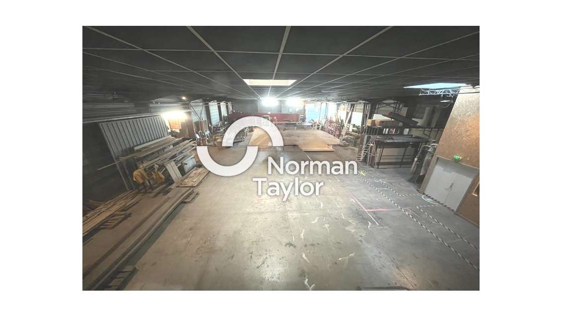AV local d'activité 1500m² sur 4700m² à Lunel 
