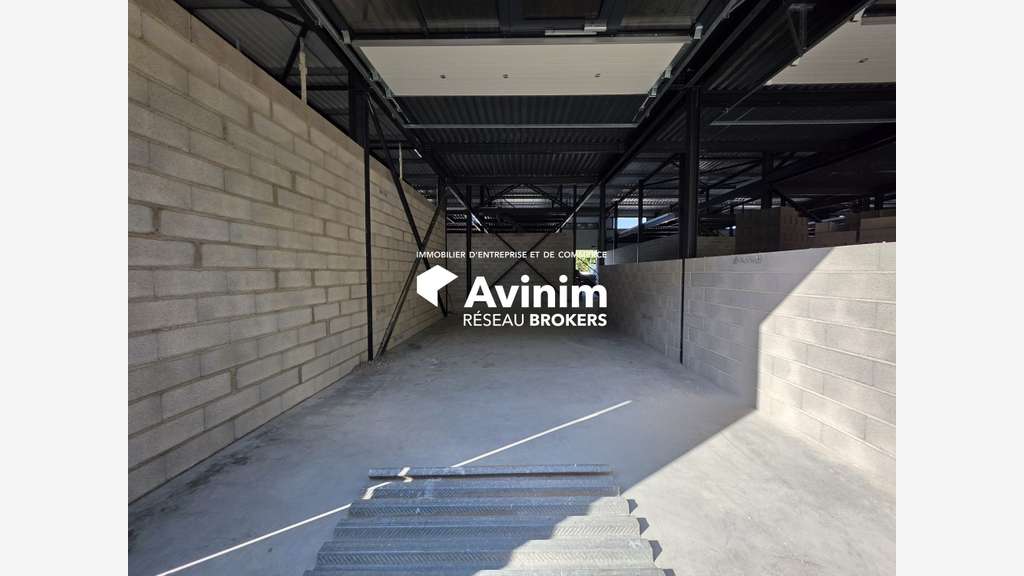 Local d'activité neuf de 109 89m² à vendre à Lunel