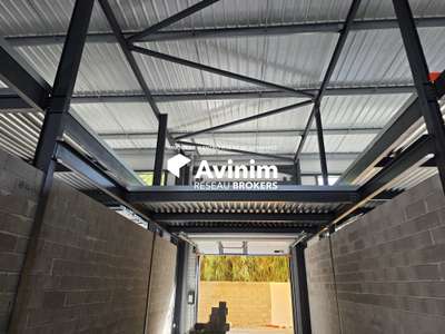Local d'activité neuf de 109 89m² à vendre à Lunel