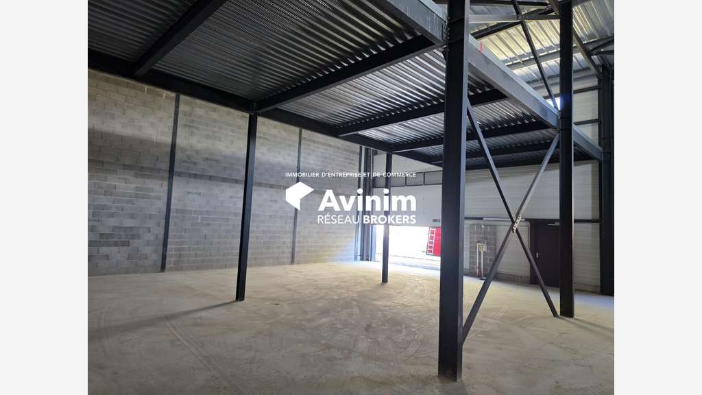 Local d'activité neuf 213,28m² à vendre à Lunel