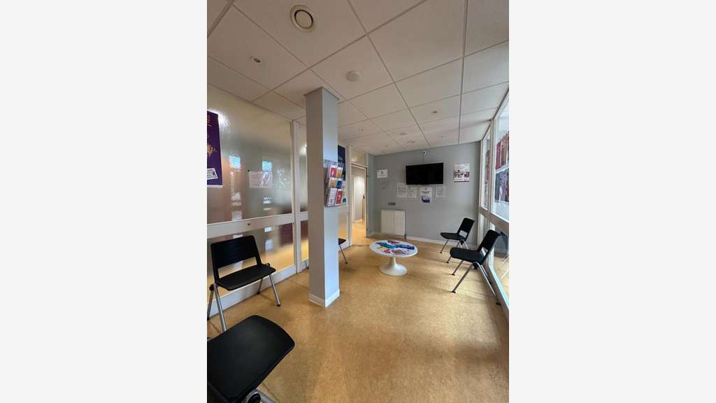 BEL EMPLACEMENT LOCAL / BUREAU A VENDRE DE 274M²