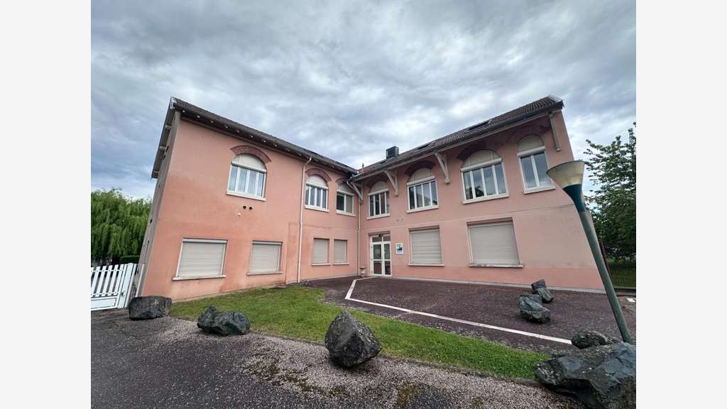 BEL EMPLACEMENT LOCAL / BUREAU A VENDRE DE 274M²