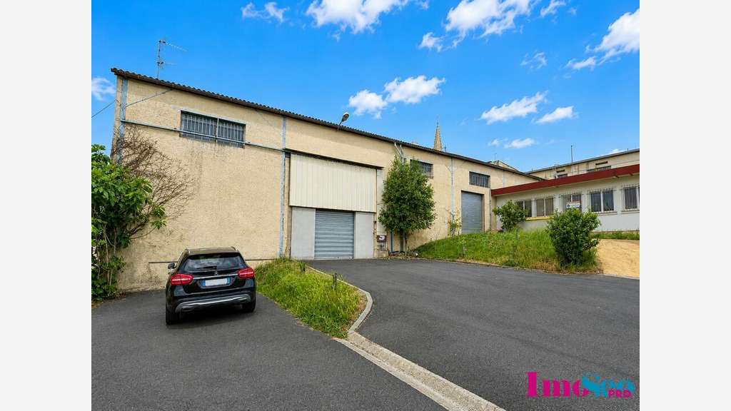 Entrepôt de 400m² à vendre à Lussac