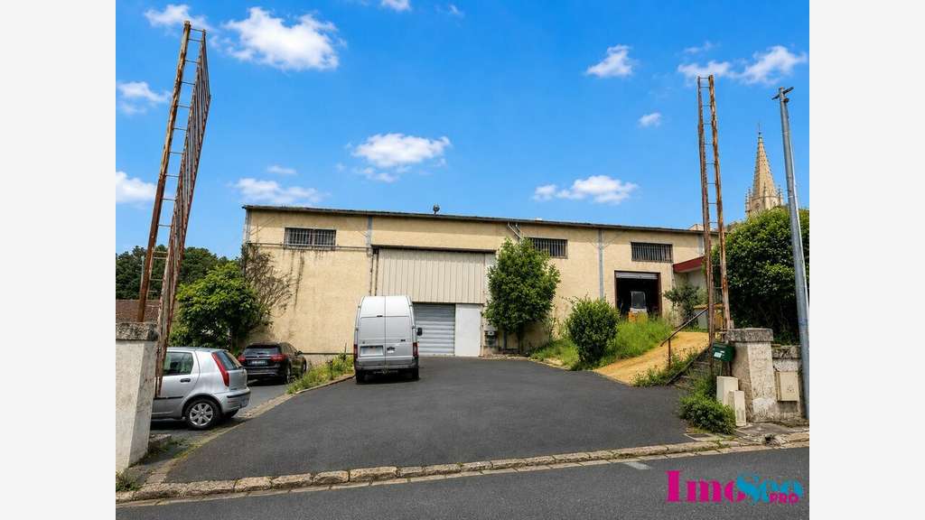 Entrepôt de 400m² à vendre à Lussac