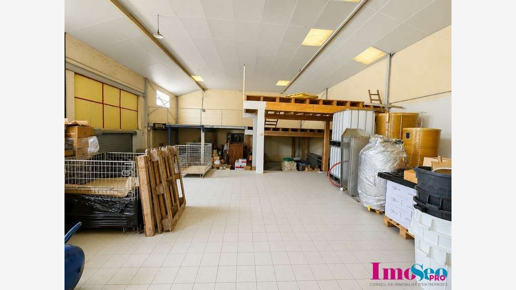 Entrepôt de 400m² à vendre à Lussac