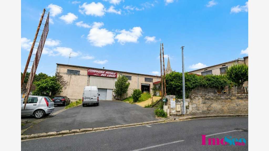 Entrepôt de 400m² à vendre à Lussac