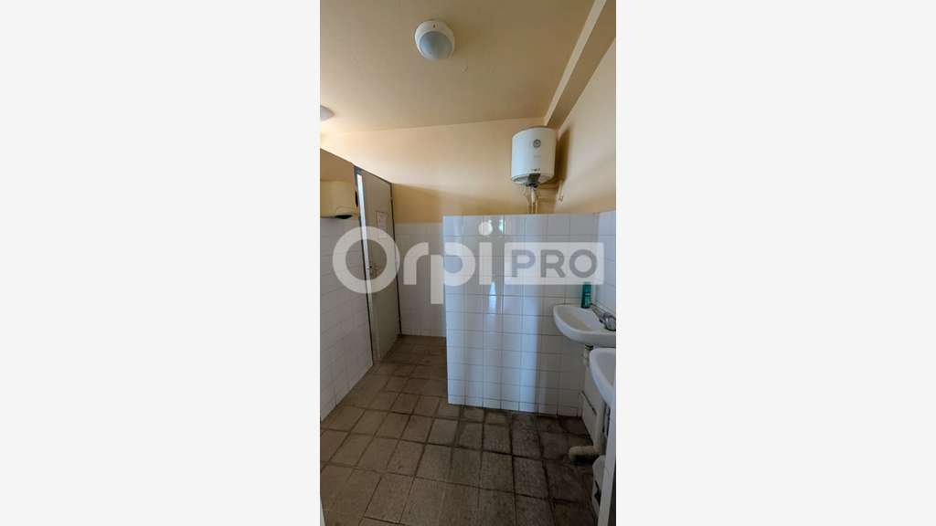 Entrepôt de 609m² à vendre en Zi Soula 2 Macouria