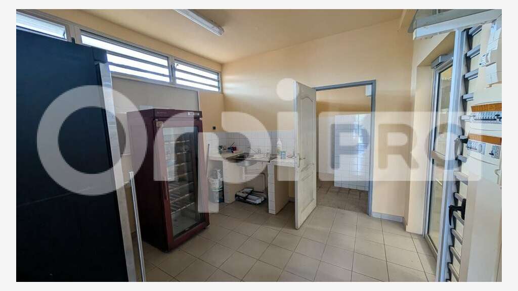 Entrepôt de 609m² à vendre en Zi Soula 2 Macouria