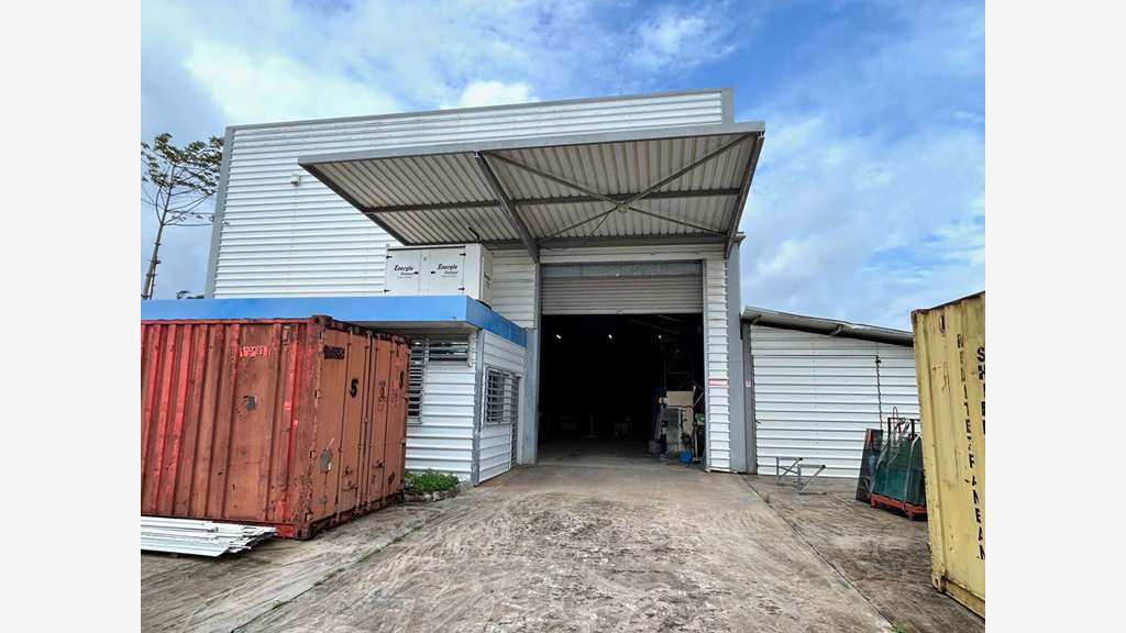 A vendre hangar industriel 450m² ZA soula Macouria