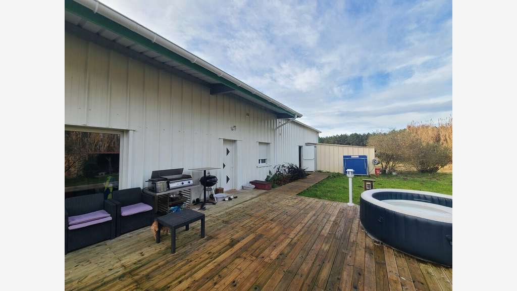 Local d'activité de 372m² à vendre à Magescq