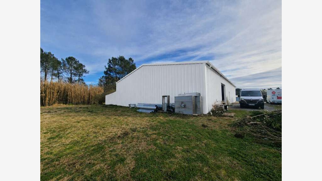 Local d'activité de 372m² à vendre à Magescq